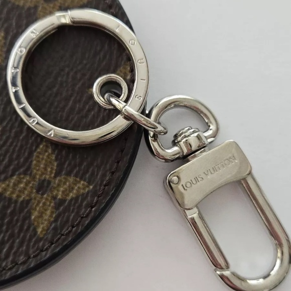 Louis Vuitton Round Monogram / Animal Print Bag Charm Key Ring - like new - Picture 4 of 7